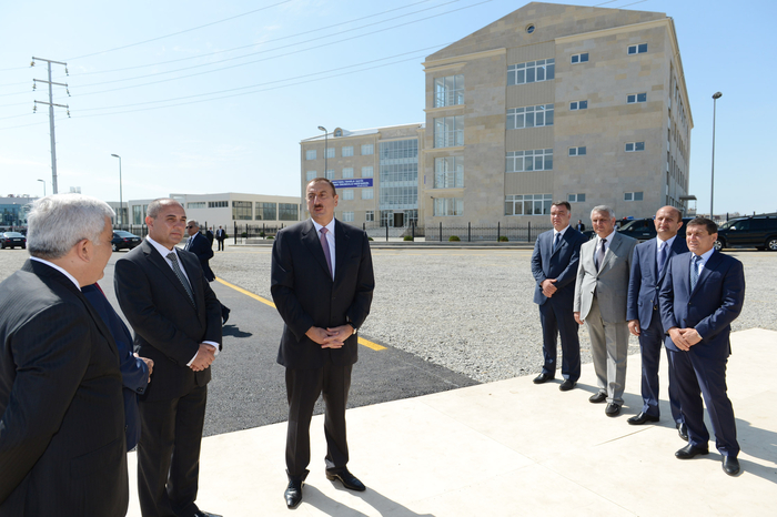 President Ilham Aliyev lays foundation stone for kindergarten in Baku (PHOTO)