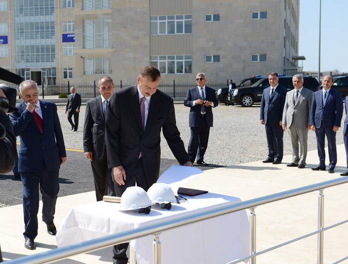 President Ilham Aliyev lays foundation stone for kindergarten in Baku (PHOTO)
