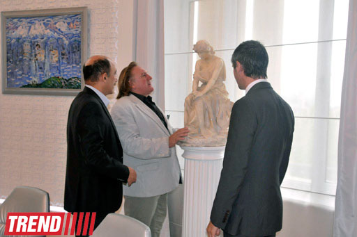 World-renowned actor attends contract signing ceremony on Azerbaijanfilm studio reconstruction in Baku (PHOTO)