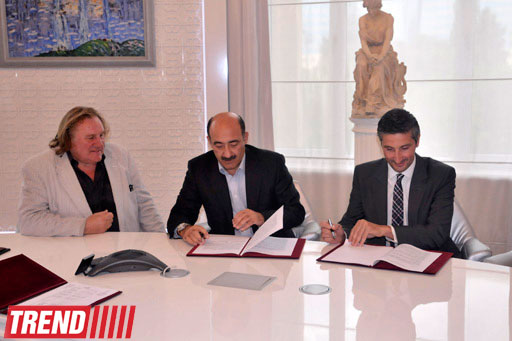 World-renowned actor attends contract signing ceremony on Azerbaijanfilm studio reconstruction in Baku (PHOTO)