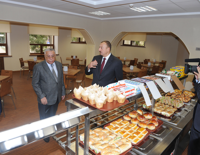 President Ilham Aliyev opens newly reconstructed school No 18 in Baku on Knowledge Day (PHOTO)