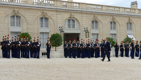 Azerbaijani President meets French counterpart (PHOTO)