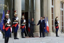 Azerbaijani President meets French counterpart (PHOTO)