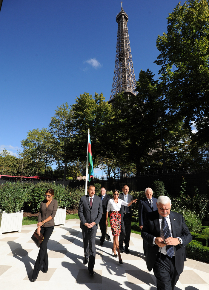Azerbaijani President attends opening of Azerbaijani Cultural Center in Paris (PHOTO)