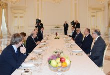 Azerbaijani President receives FIFA President (PHOTO)