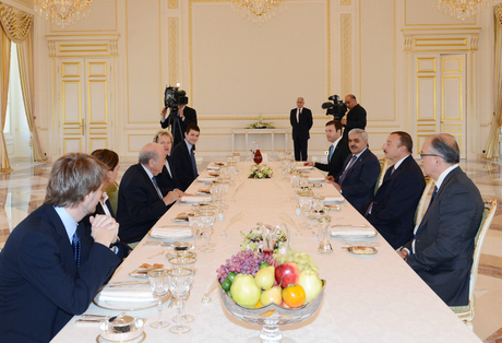 Azerbaijani President receives FIFA President (PHOTO)