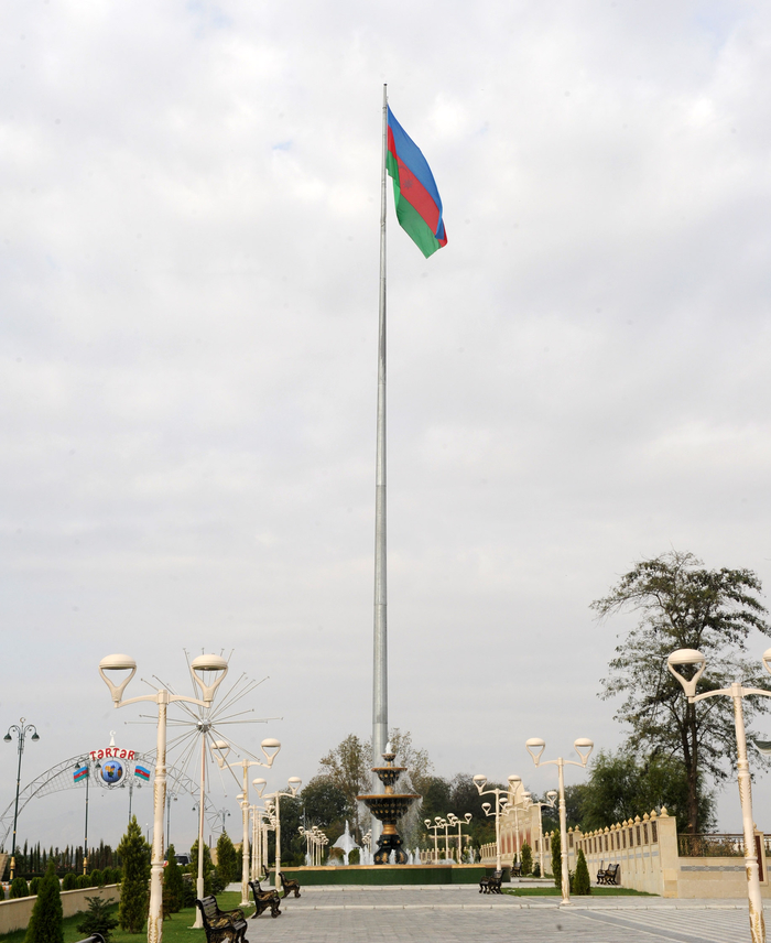 Azerbaijani President visits National Flag Square in Tartar (PHOTO)