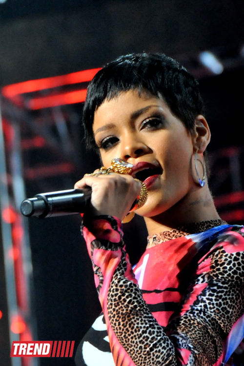 Rihanna presented fantastic show in Baku (PHOTO)