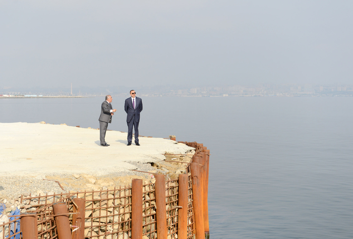 President Ilham Aliyev inspects redevelopment work at National Flag Square and adjacent area (PHOTO)