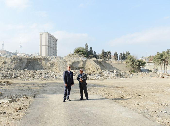 President Ilham Aliyev inspects redevelopment work at National Flag Square and adjacent area (PHOTO)