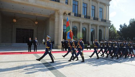 Chairman of Presidency of Bosnia and Herzegovina officially welcomed to Azerbaijan (PHOTO)