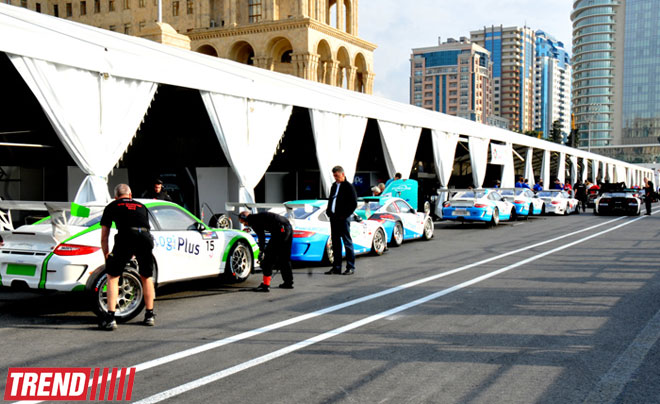 Qualifying session of City Challenge car race starts in Baku (PHOTO)