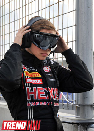 Qualifying session of City Challenge car race starts in Baku (PHOTO)