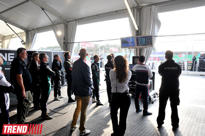 Qualifying session of City Challenge car race starts in Baku (PHOTO)