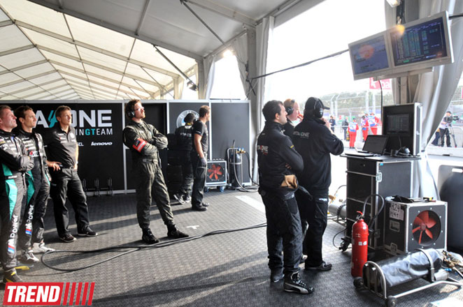 Qualifying session of City Challenge car race starts in Baku (PHOTO)