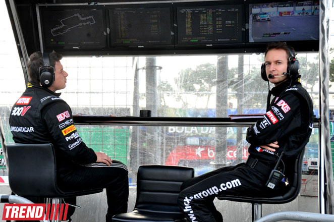 Qualifying session of City Challenge car race starts in Baku (PHOTO)