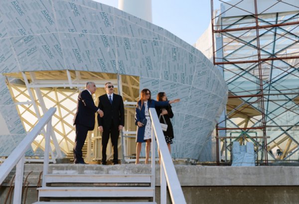 President Ilham Aliyev and his spouse get acquainted with redevelopment works carried out around the National Flag Square (PHOTO)