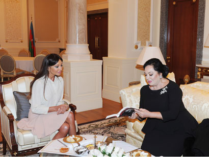Azerbaijan's first lady meets famous Turkish film actress Turkan Soray (PHOTO)
