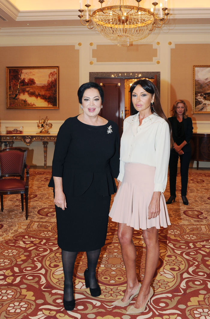 Azerbaijan's first lady meets famous Turkish film actress Turkan Soray (PHOTO)