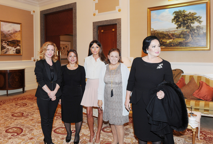 Azerbaijan's first lady meets famous Turkish film actress Turkan Soray (PHOTO)