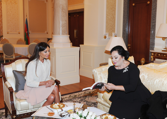 Azerbaijan's first lady meets famous Turkish film actress Turkan Soray (PHOTO)