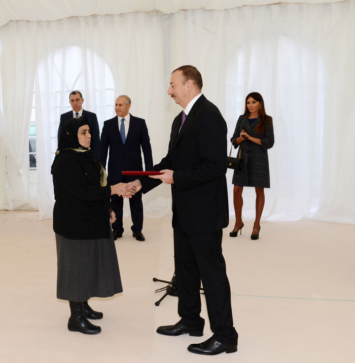 Azerbaijani President and his spouse attend opening ceremony of apartment buildings for disabled and martyr families in Sumgayit (PHOTO)