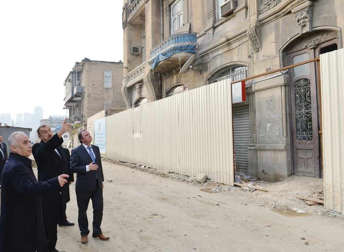 President Ilham Aliyev inspects construction work at underground parking lot, park, garden and fountain complex in Baku (PHOTO)
