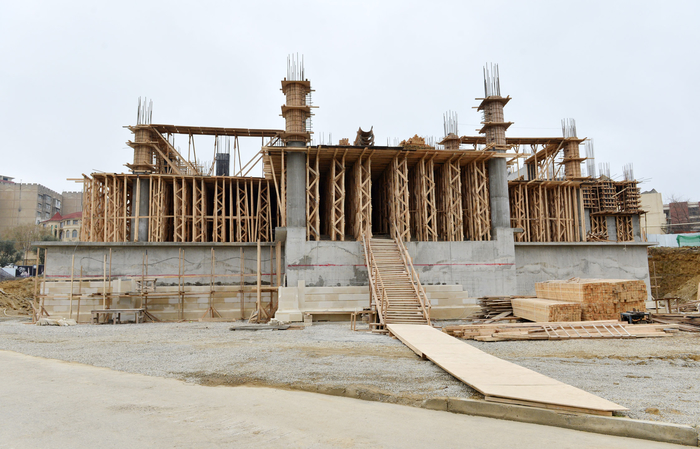 President Ilham Aliyev gets acquainted with construction works at the mosque complex in capital’s Binagadi District (PHOTO)