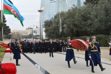 Azerbaijani President pays tribute to martyrs (PHOTO)