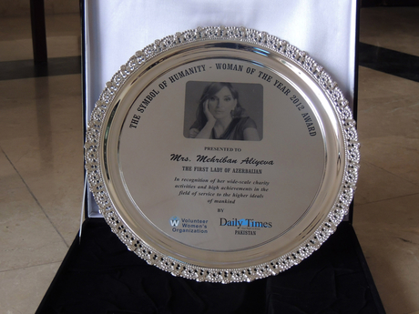 First Lady of Azerbaijan Mehriban Aliyeva announced ‘The Person of 2012-Symbol of humanity’ in Pakistan (PHOTO)