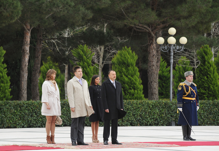 Georgian President officially welcomed in Azerbaijan (PHOTO)