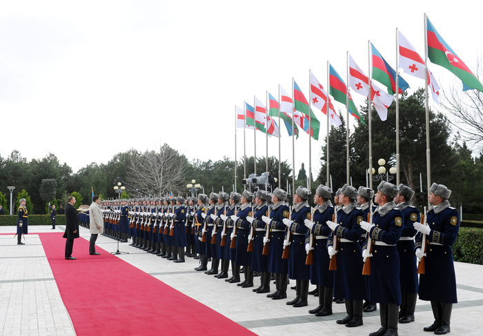 Georgian President officially welcomed in Azerbaijan (PHOTO)