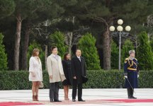 Georgian President officially welcomed in Azerbaijan (PHOTO)