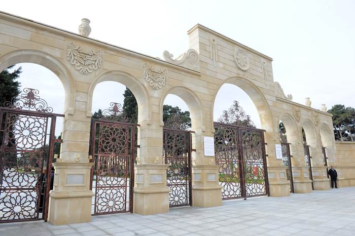 Azerbaijani President opens newly-redeveloped park in Bilajari settlement (PHOTO)
