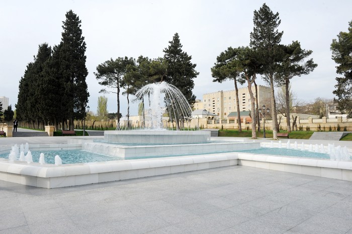 Azerbaijani President opens newly-redeveloped park in Bilajari settlement (PHOTO)