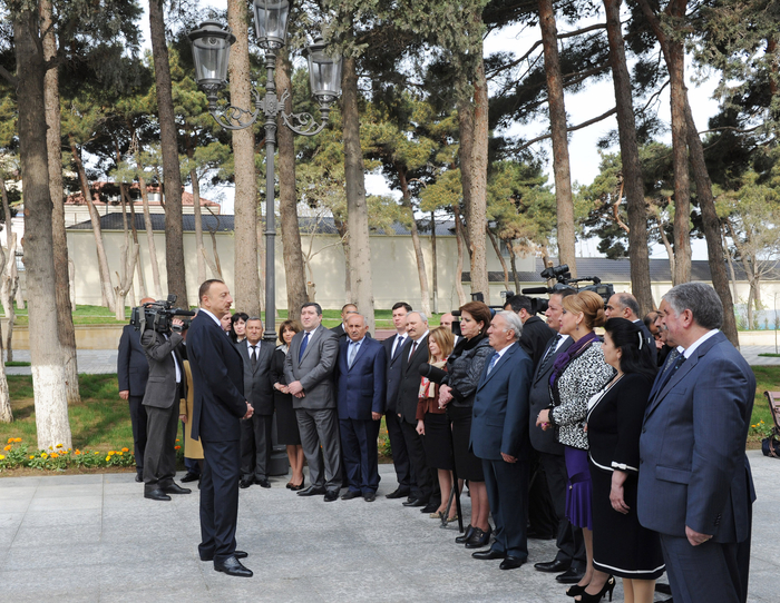 Azerbaijani President opens newly-redeveloped park in Bilajari settlement (PHOTO)