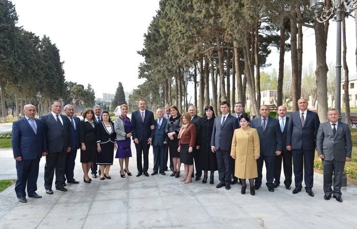 Azerbaijani President opens newly-redeveloped park in Bilajari settlement (PHOTO)