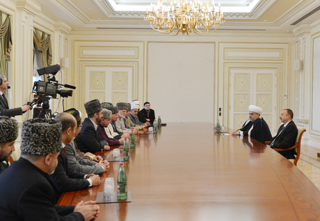 Azerbaijani President receives participants of “CIS Muslims for peace and sustainable development” conference (PHOTO)