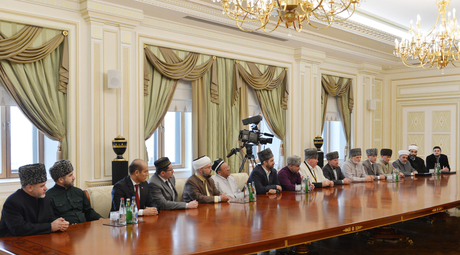 Azerbaijani President receives participants of “CIS Muslims for peace and sustainable development” conference (PHOTO)