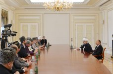 Azerbaijani President receives participants of “CIS Muslims for peace and sustainable development” conference (PHOTO)