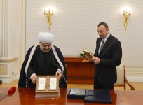 Azerbaijani President receives participants of “CIS Muslims for peace and sustainable development” conference (PHOTO)