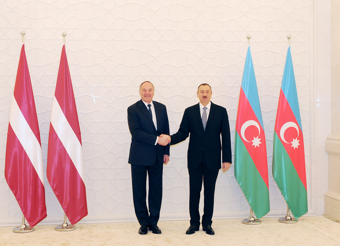 Latvian President officially welcomed in Azerbaijan (PHOTO)