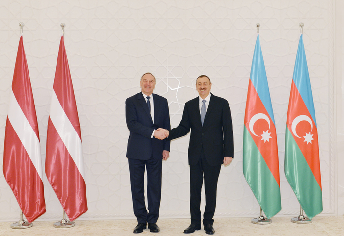 Latvian President officially welcomed in Azerbaijan (PHOTO)