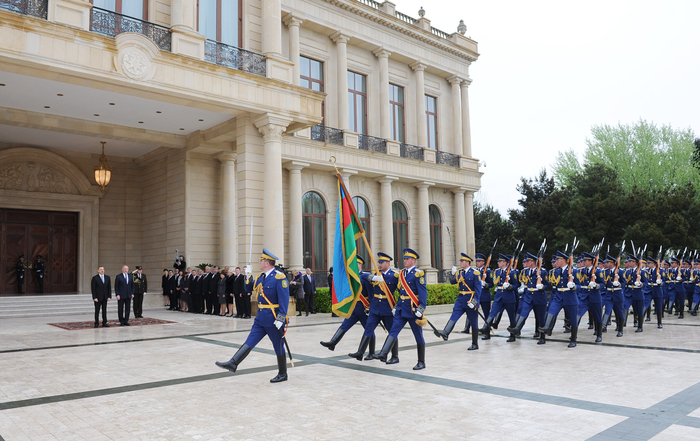 Latvian President officially welcomed in Azerbaijan (PHOTO)