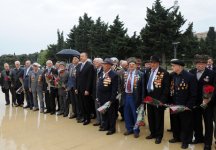 Azerbaijani President and his spouse attend Victory Day ceremony in Baku (PHOTO)