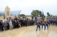 Azerbaijani President and his spouse attend Victory Day ceremony in Baku (PHOTO)