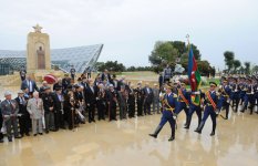 Azerbaijani President and his spouse attend Victory Day ceremony in Baku (PHOTO)