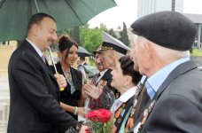 Azerbaijani President and his spouse attend Victory Day ceremony in Baku (PHOTO)