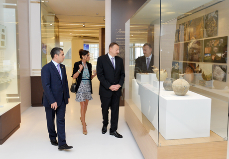 Azerbaijani President visits Heydar Aliyev Museum in Heydar Aliyev Center (PHOTO)