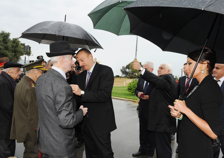 Azerbaijani President and his spouse attend Victory Day ceremony in Baku (PHOTO)